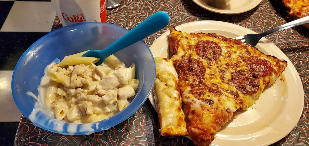 Chicken Alfredo N Pizza